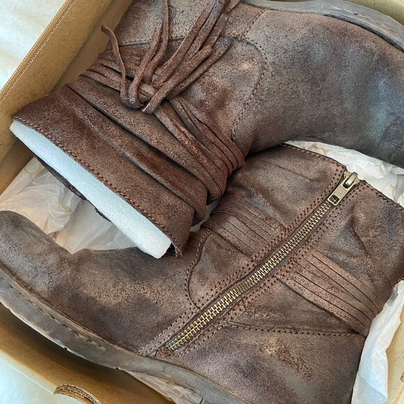 booties - Picture 1 of 4